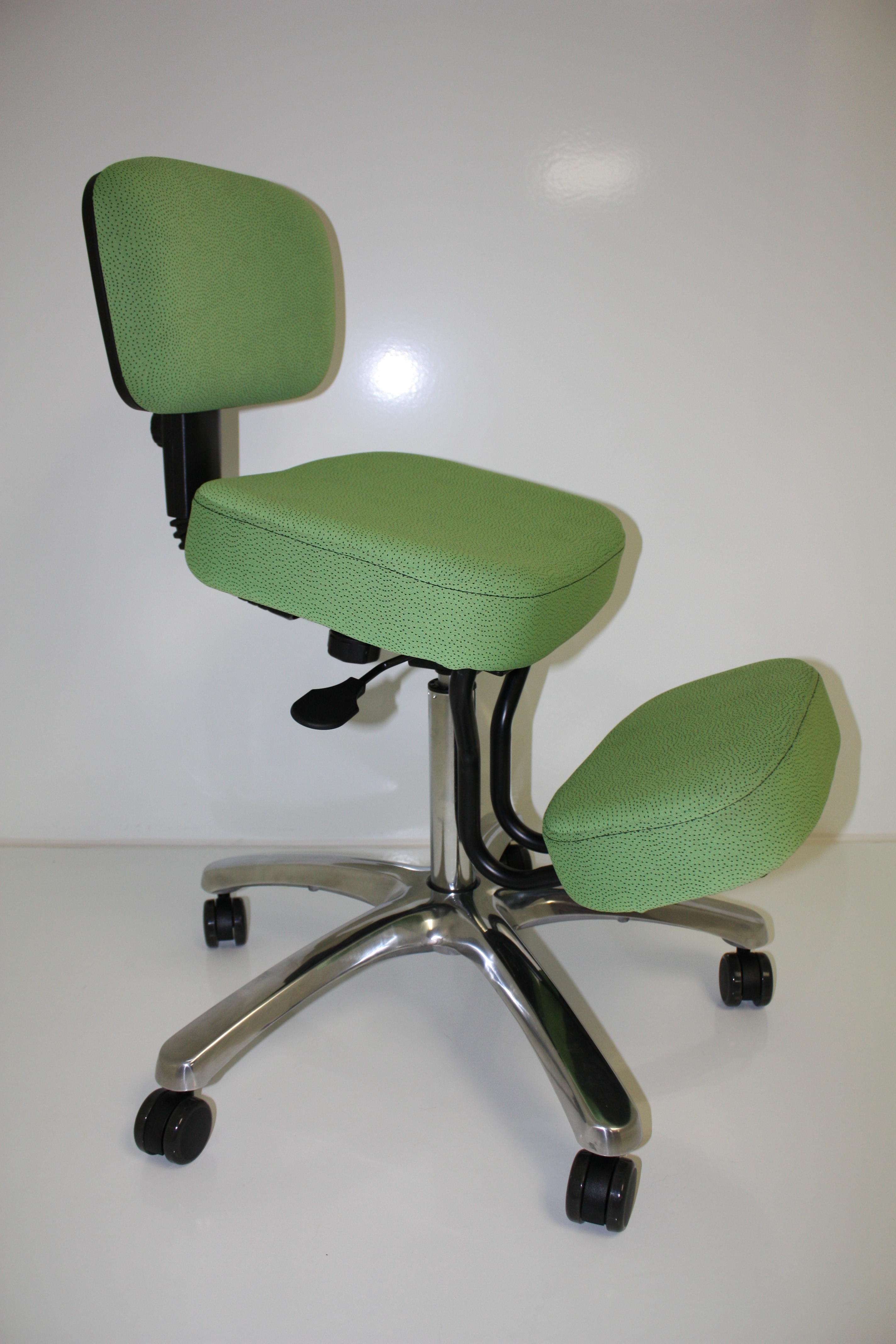 Medium JHPI Ltd Kneeling Chair